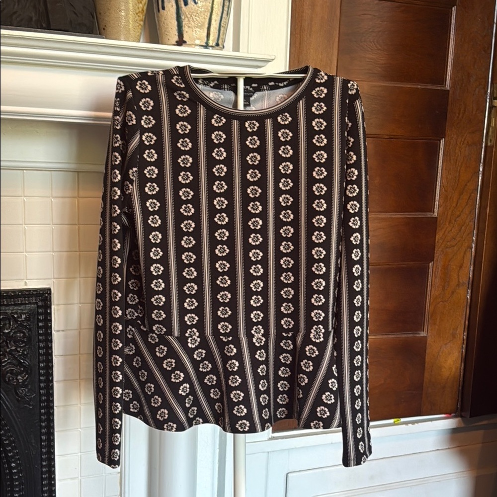 Ann Taylor Black‎ and White Floral Blouse
